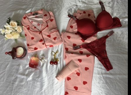 بيجاما فليز ناعم زهر مع قلب احمر