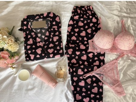 بيجاما فليز ناعم اسود مع قلب زهر