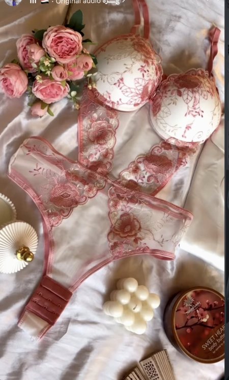 Bodysuit دانتيل ابيض مورد زهر بوش