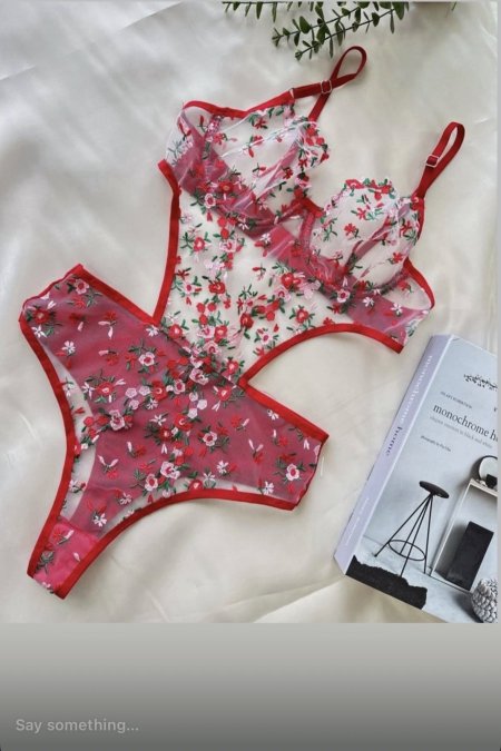 Bodysuit دانتيل احمر مورد