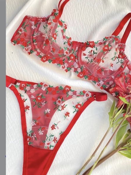 طقم دانتيل احمر مورد اخضر