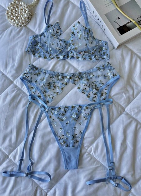 طقم دانتيل مورد ثلاث قطع مع ربطة ازرق