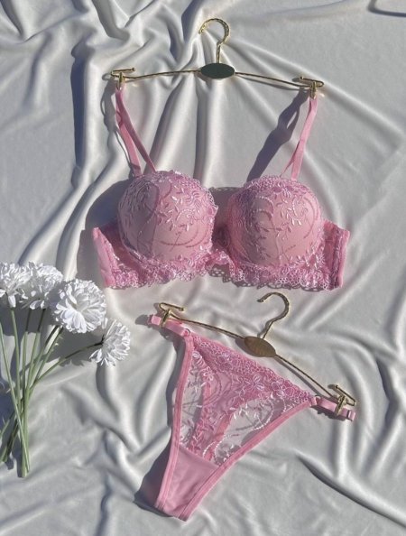 طقم دانتيل زهر مورد مع بوش