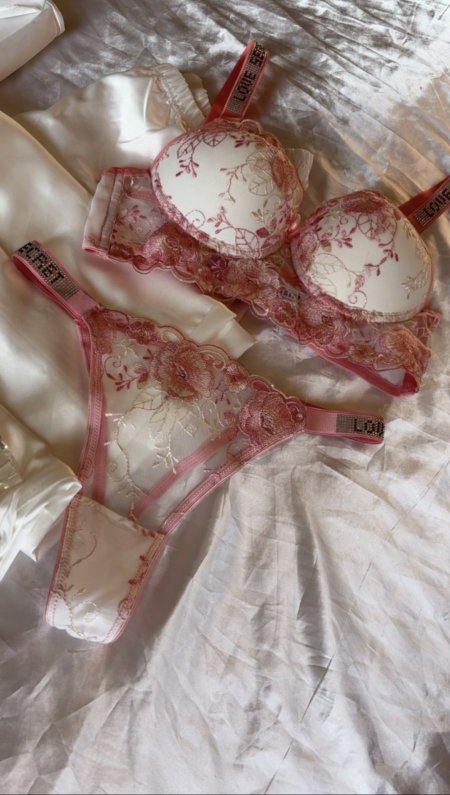 طقم love secret ابيض مورد زهر دانتيل