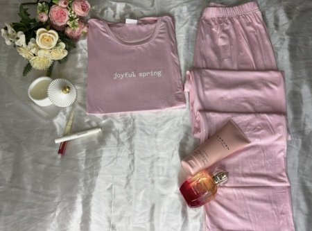 بيجاما قطن زبدة لون زهر نقط ابيض نص كم