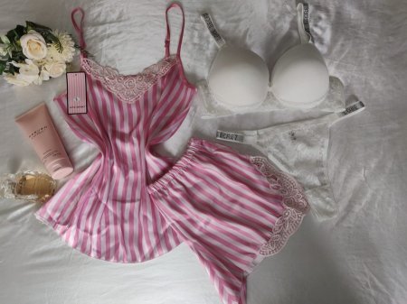 بيجاما ستان ناعم مع دانتيل زهر مقلم