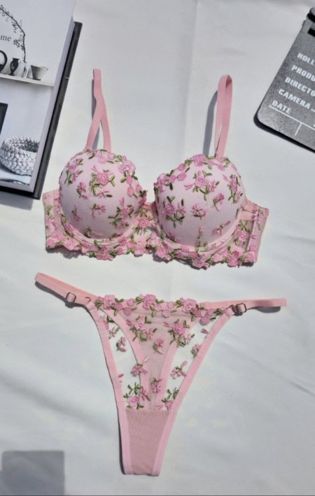 طقم دانتيل زهر مورد مع بوش