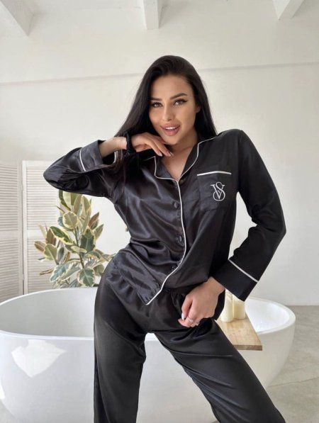 بيجاما victoria secret ستان ناعم لون اسود