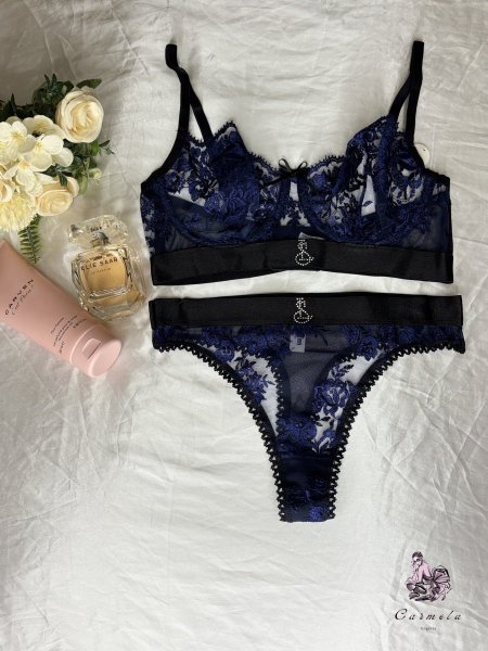 طقم دانتيل شفاف Love secret