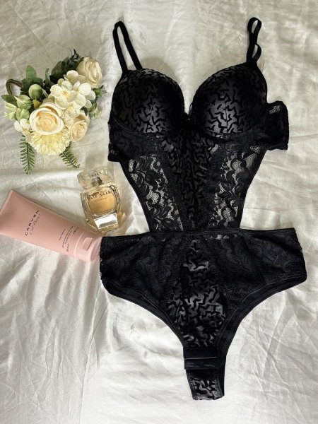 Bodysuit دانتيل مخمل اسود