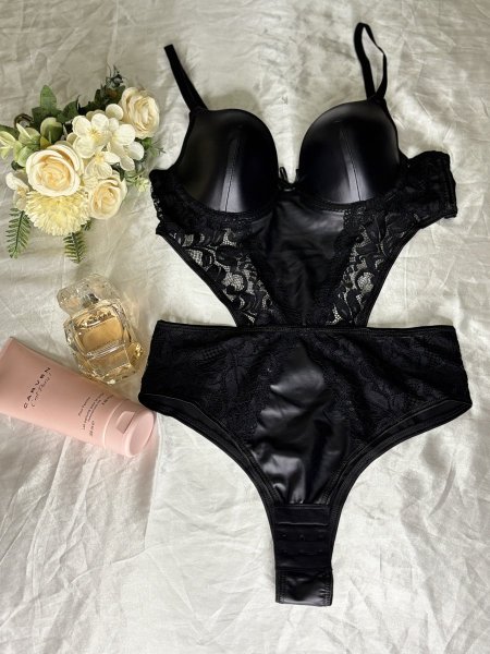 Bodysuit دانتيل جلد اسود