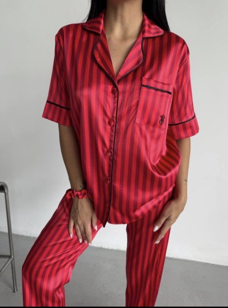 بيجاما victoria secret  مخطط احمر نص كم