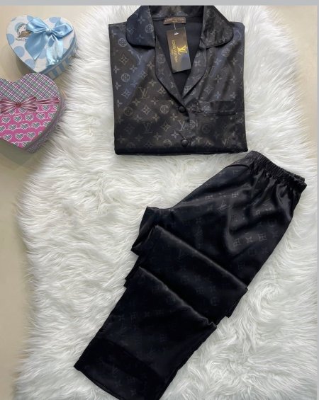 بيجاما louis vuiton ستان ناعم اسود