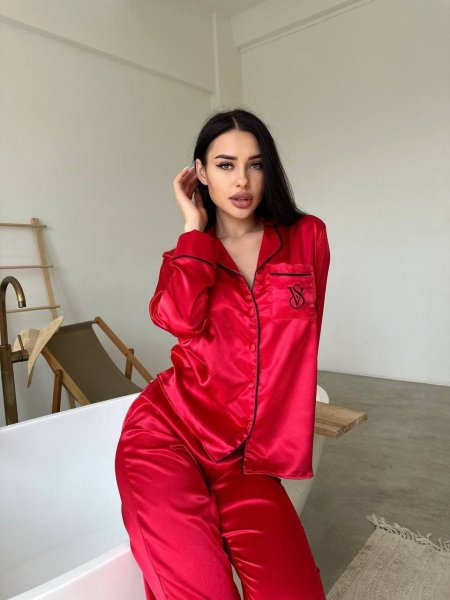 بيجاما victoria secret ستان ناعم احمر 